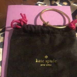 Loves me Knot bangle